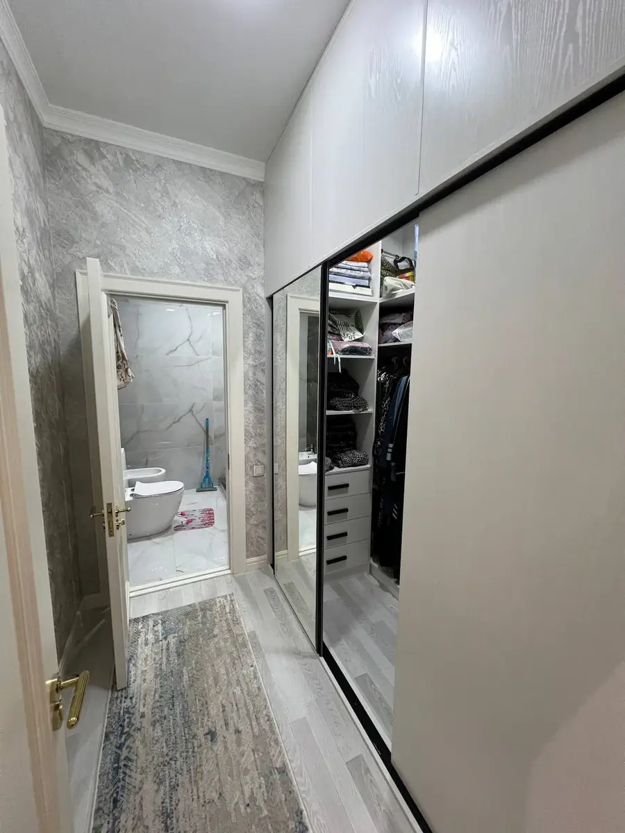 Продается 2-этажный дом − 360 м²
