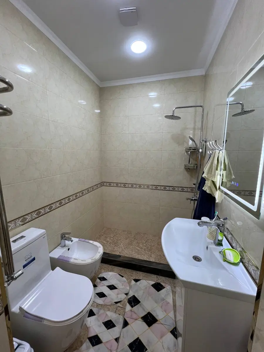 Продается 2-этажный дом − 360 м²