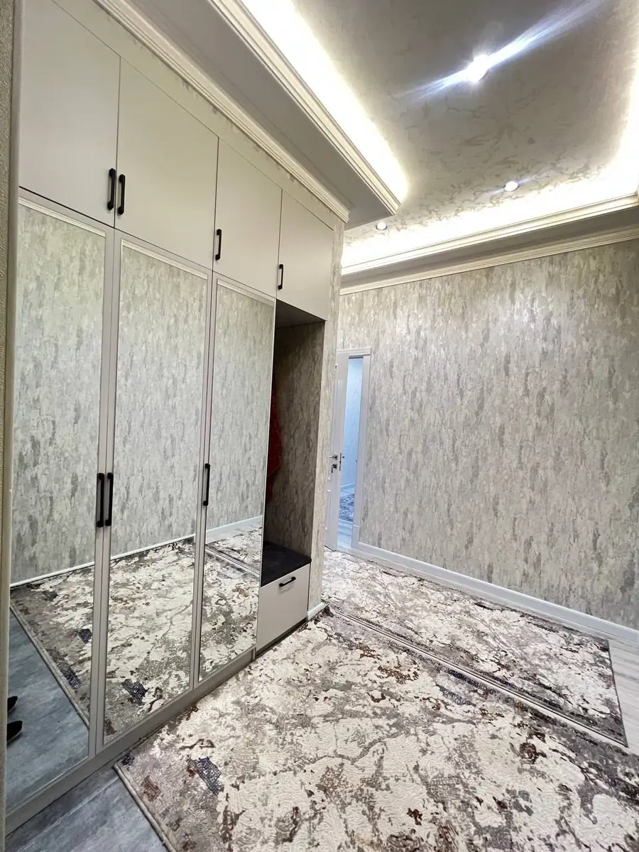 2-комнатная квартира − 85 м², 8/10 этаж