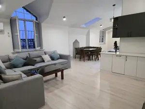 3-комнатная квартира − 100 м², 9/9 этаж