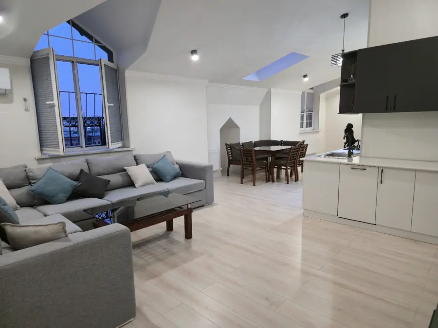 3-комнатная квартира − 100 м², 9/9 этаж