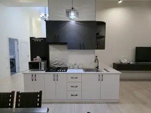 Сдается 3-комнатная квартира − 100 м²