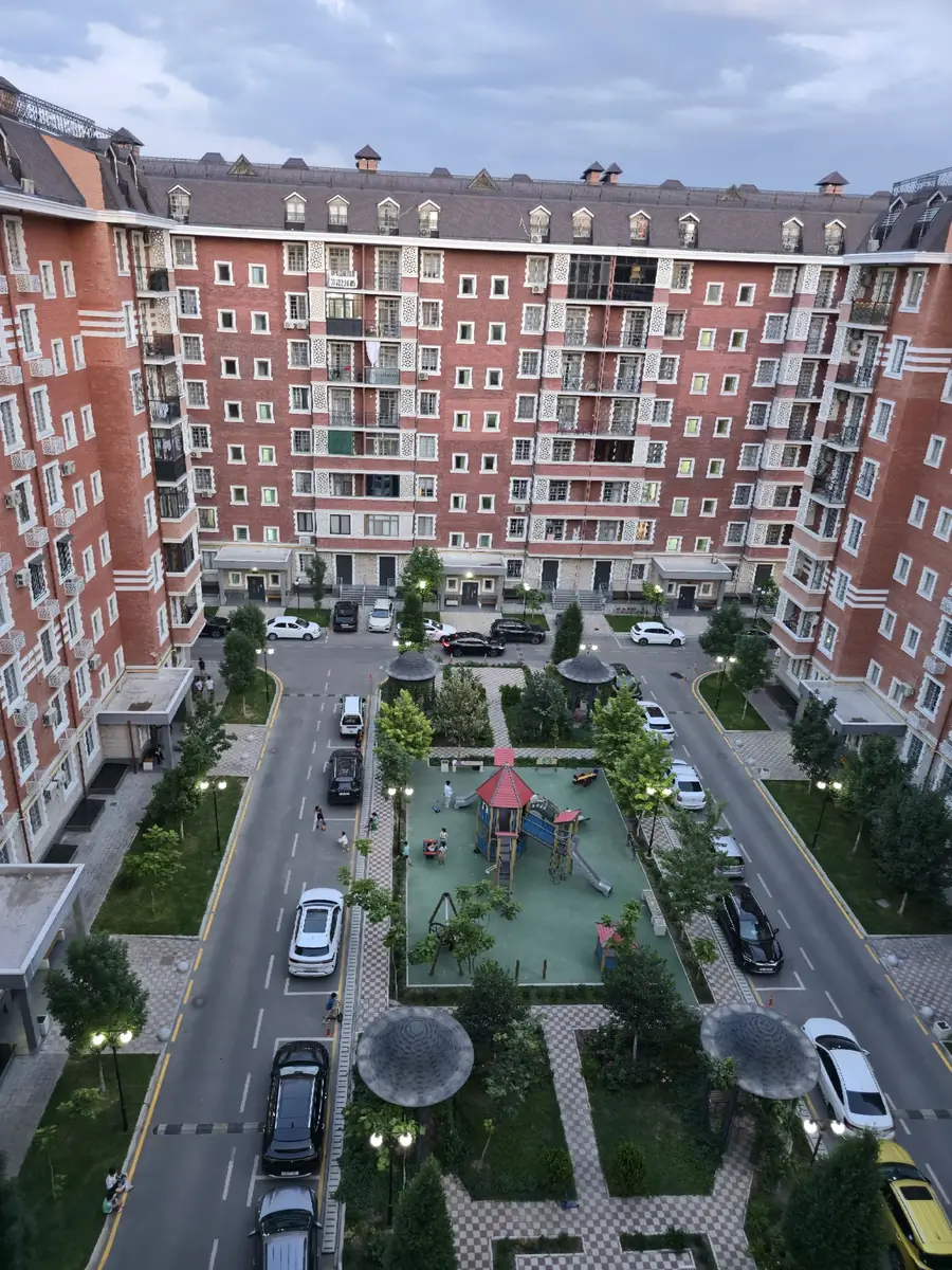 3-комнатная квартира − 100 м², 9/9 этаж
