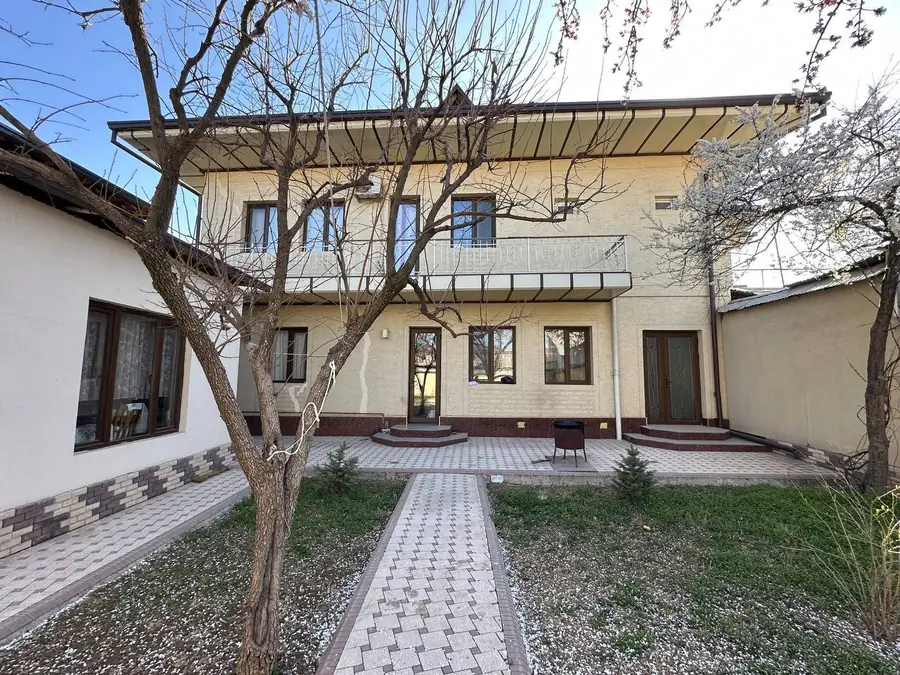 Продается 2-этажный дом − 265 м²