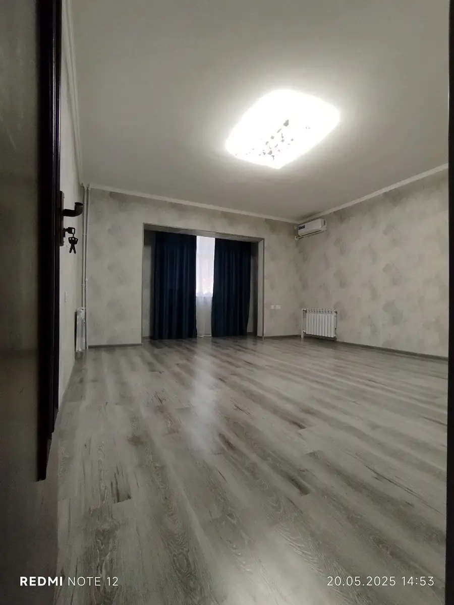 Продается 2-комнатная квартира − 65 м²