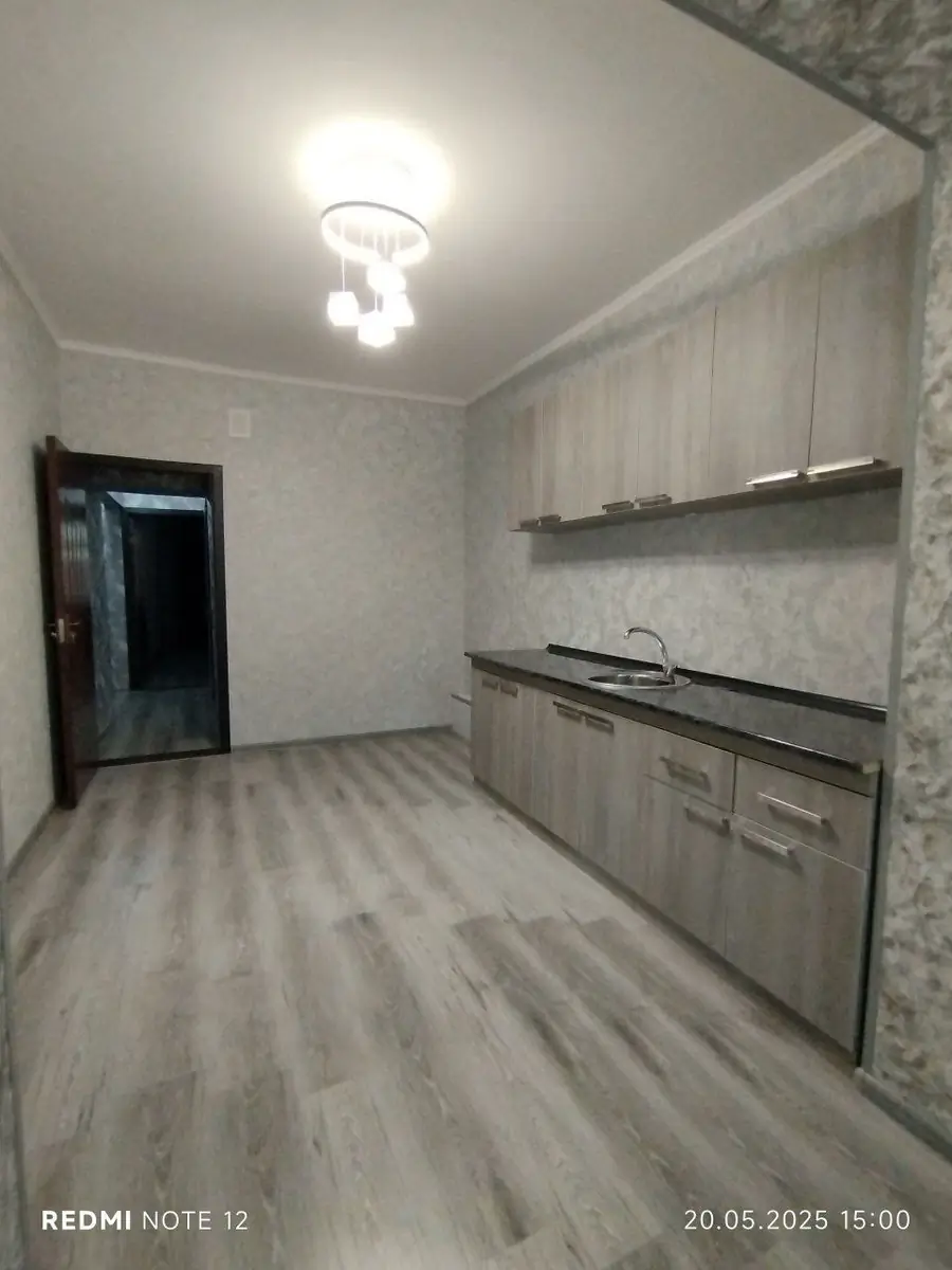 Продается 2-комнатная квартира − 65 м²