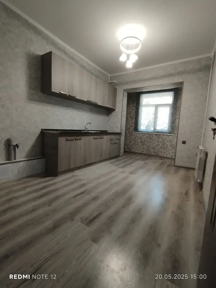 Продается 2-комнатная квартира − 65 м²