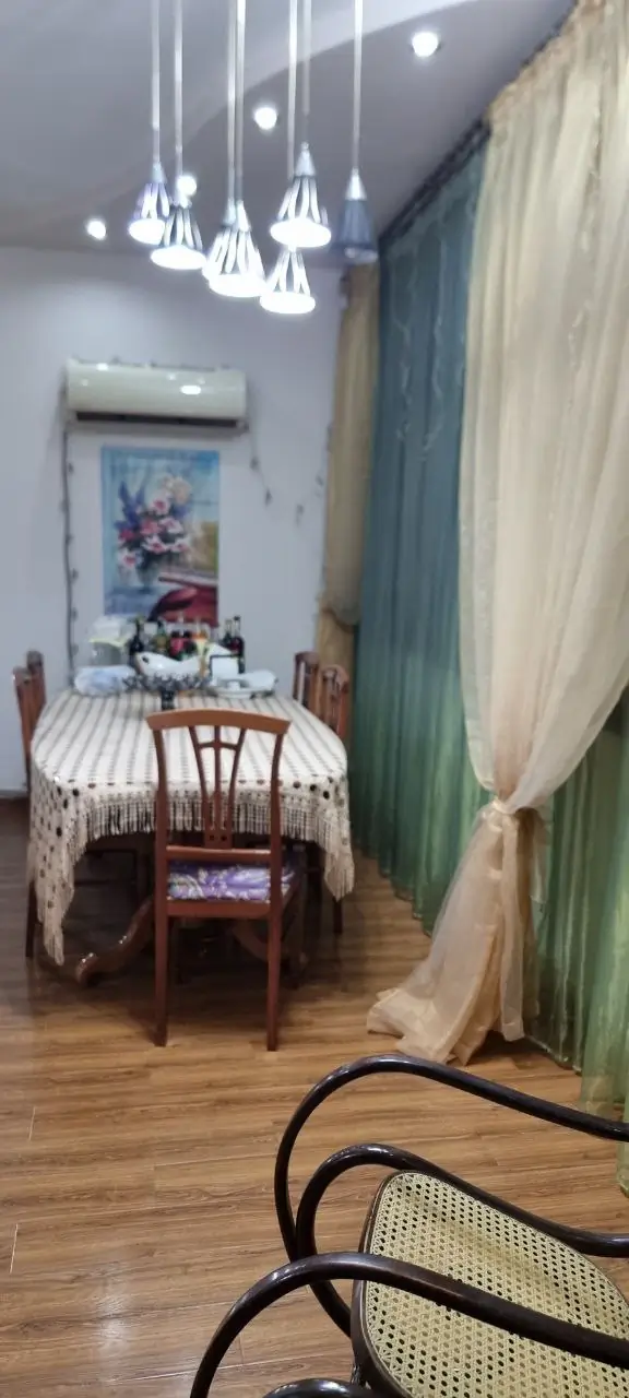 4 xonali kvartira sotiladi − 120 m²