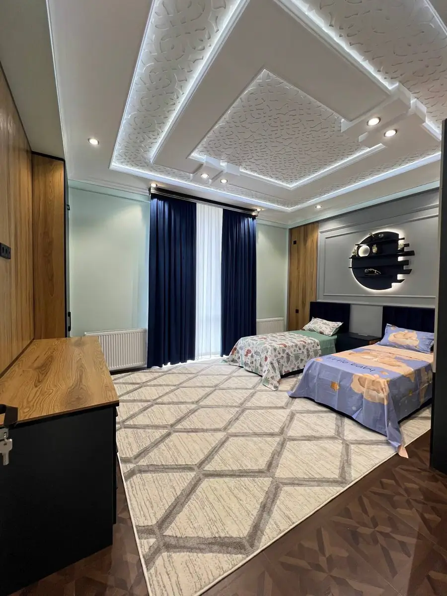 3 xonali kvartira sotiladi − 120 m²