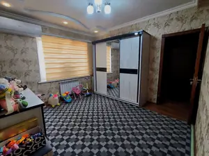 4 xonali kvartira sotiladi − 82 m²