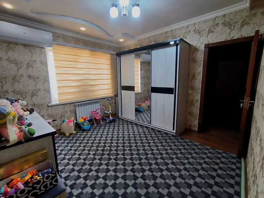 4 xonali kvartira sotiladi − 82 m²