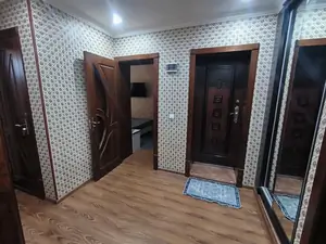 4 xonali kvartira sotiladi − 82 m²