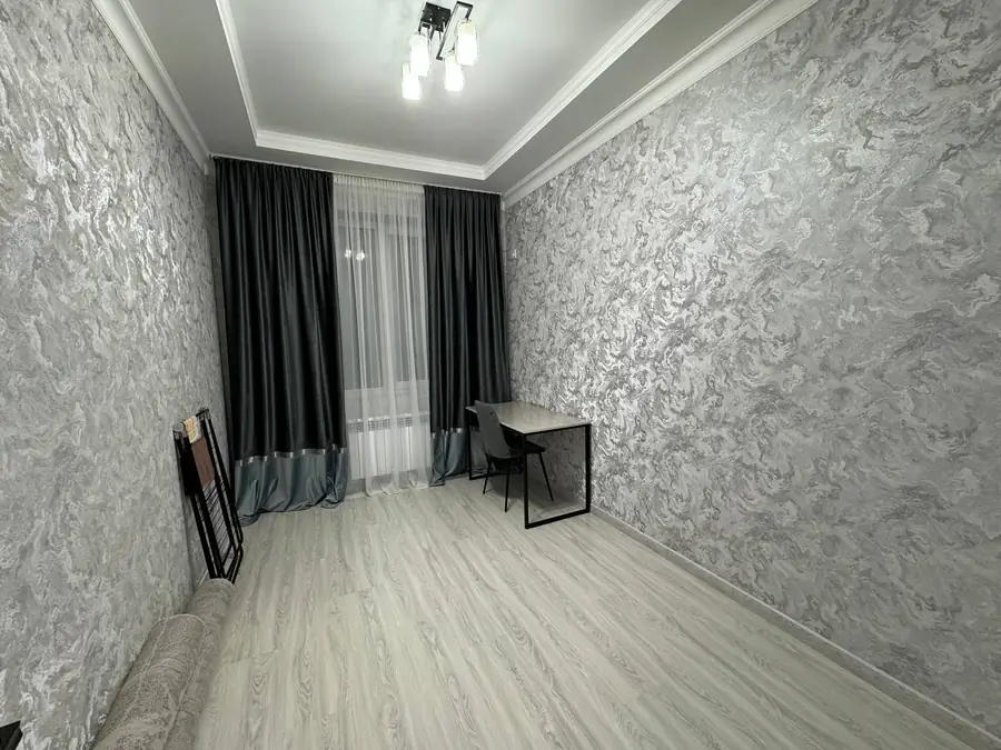 3 xonali kvartira sotiladi − 57 m²