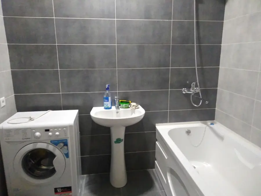 Сдается 2-комнатная квартира − 67 м²
