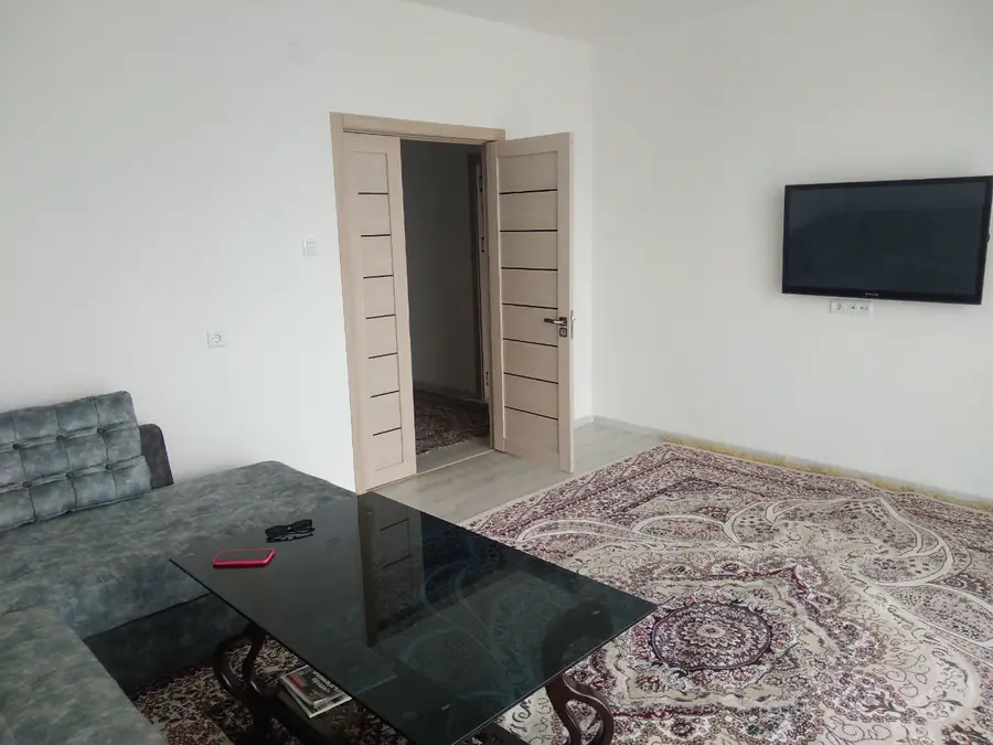 Сдается 2-комнатная квартира − 67 м²