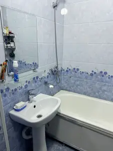 Продается 4-комнатная квартира − 110 м²