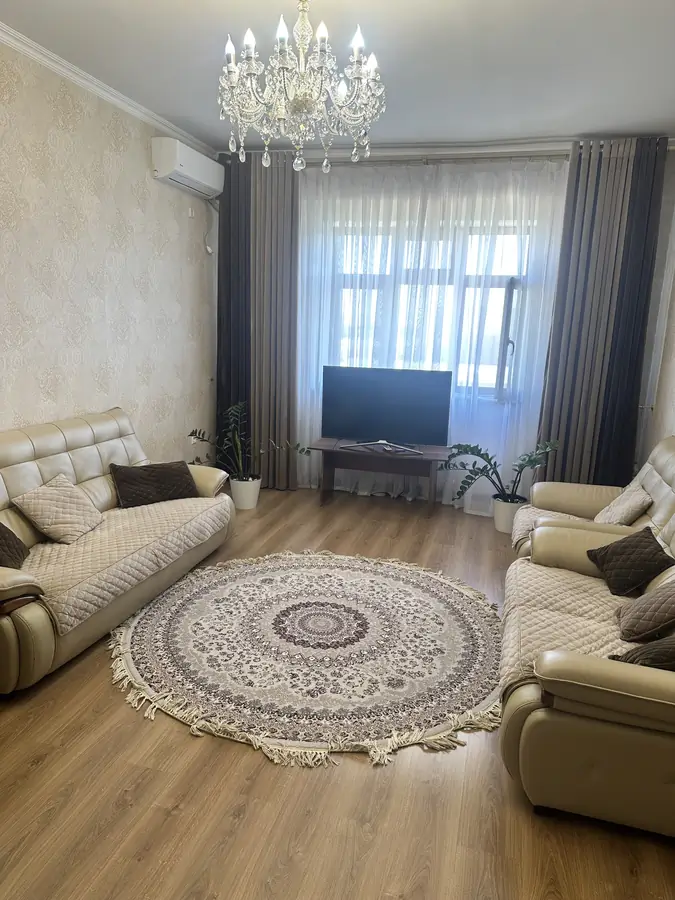 Продается 4-комнатная квартира − 110 м²