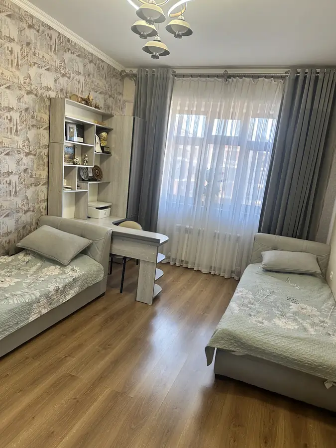Продается 4-комнатная квартира − 110 м²
