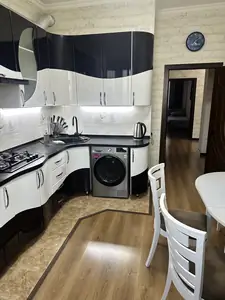 Продается 4-комнатная квартира − 110 м²