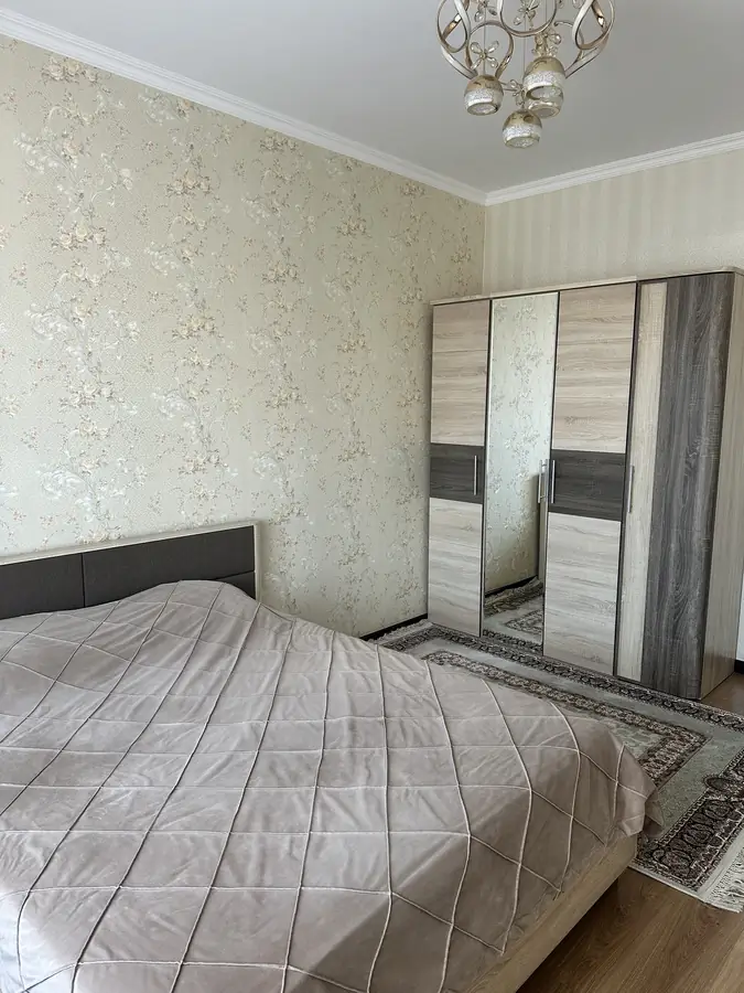 Продается 4-комнатная квартира − 110 м²