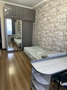 Продается 4-комнатная квартира − 110 м²