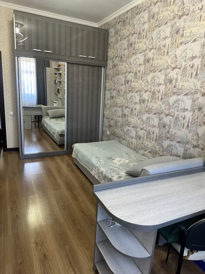 Продается 4-комнатная квартира − 110 м²