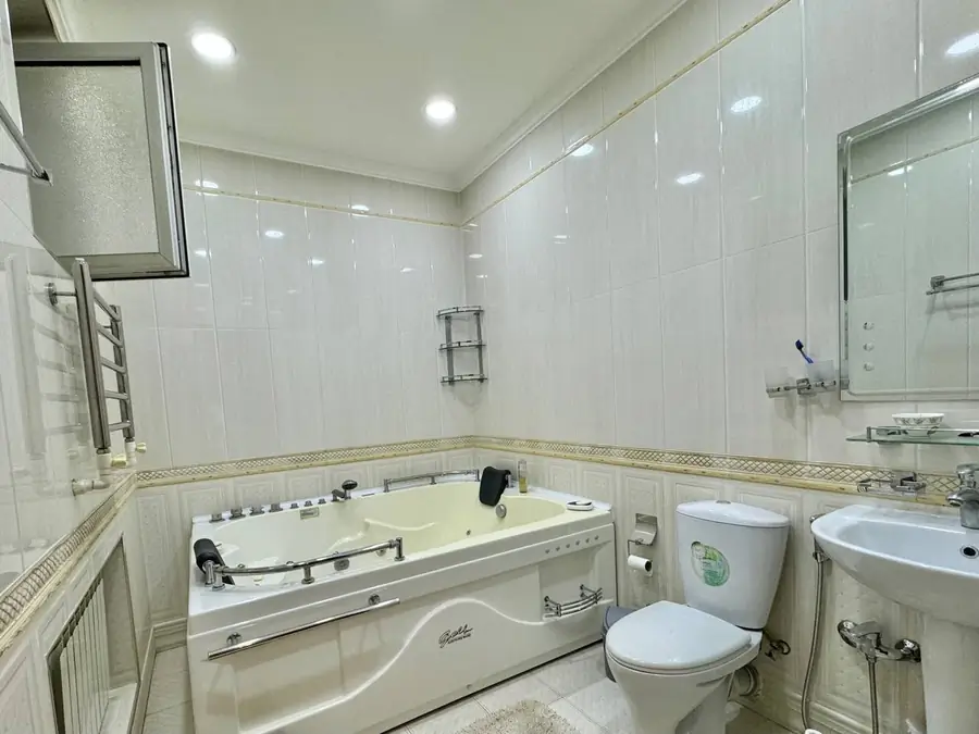 Ijaraga 4 xonali kvartira − 136 m²