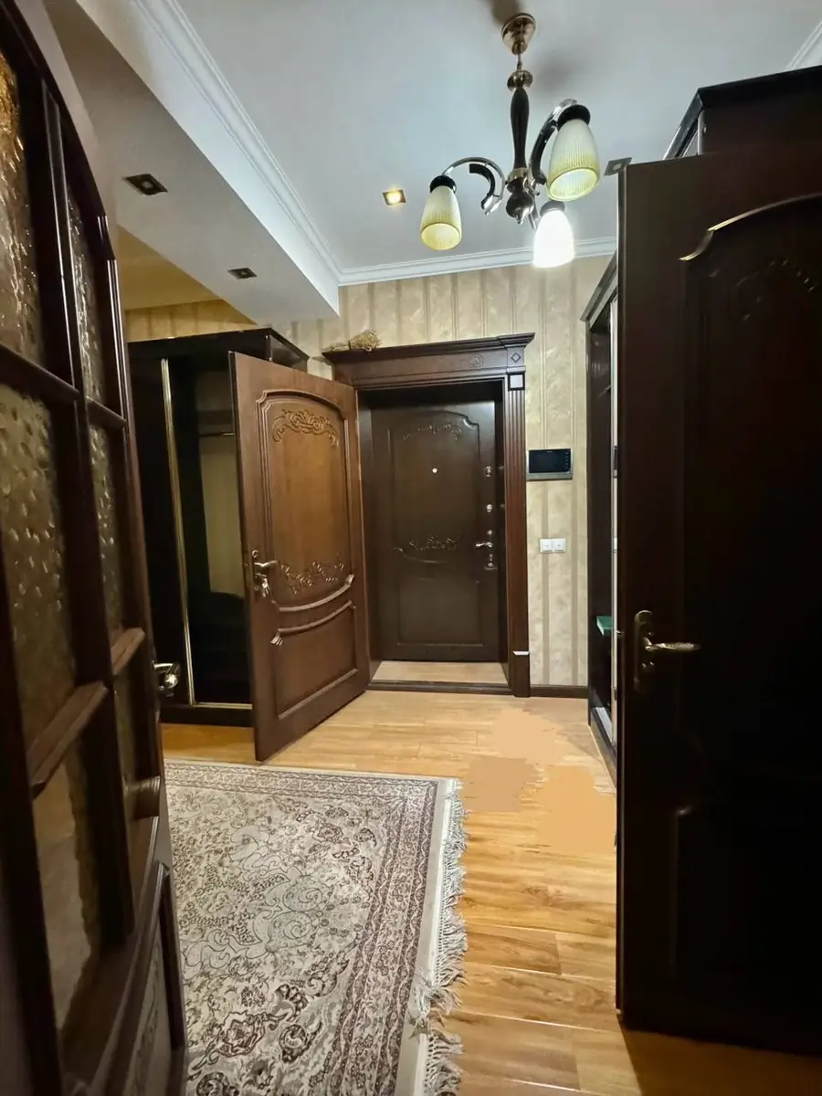 Ijaraga 4 xonali kvartira − 136 m²