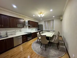 4-комнатная квартира − 136 м², 4/5 этаж