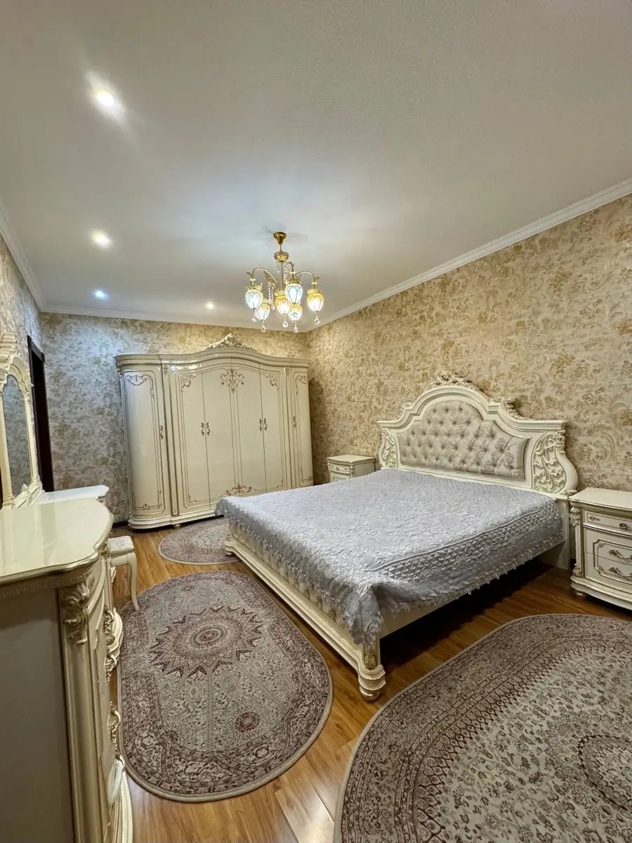 Ijaraga 4 xonali kvartira − 136 m²