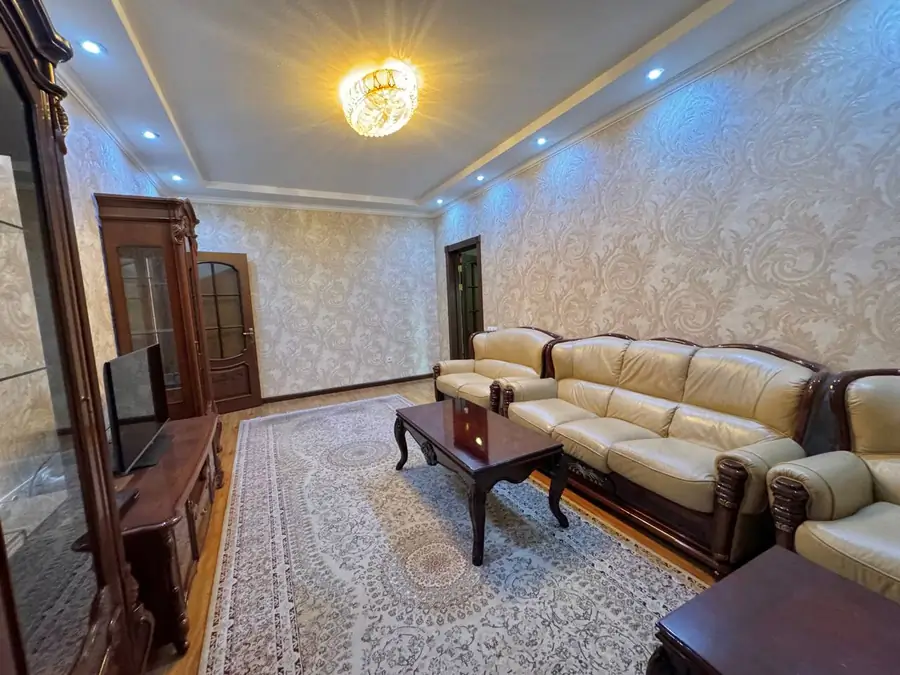 Ijaraga 4 xonali kvartira − 136 m²