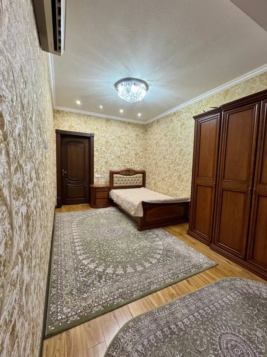Ijaraga 4 xonali kvartira − 136 m²