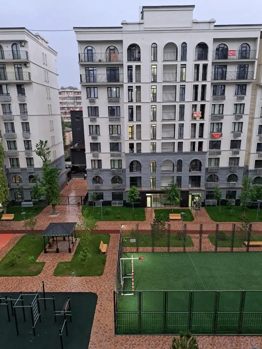 Сдается 2-комнатная квартира − 64 м²