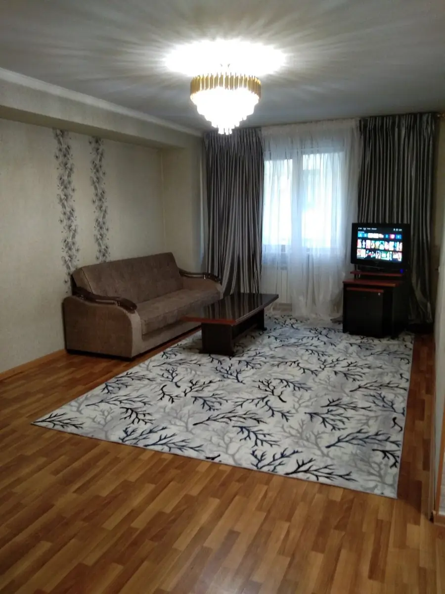 Сдается 2-комнатная квартира − 75 м²