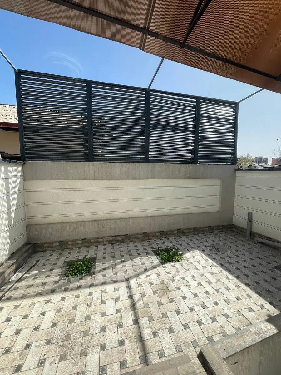 Сдается 2-этажный дом − 210 м²