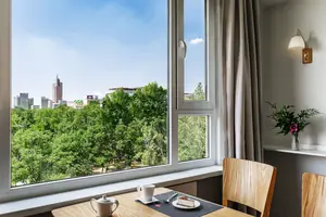 Сдается 2-комнатная квартира − 79 м²