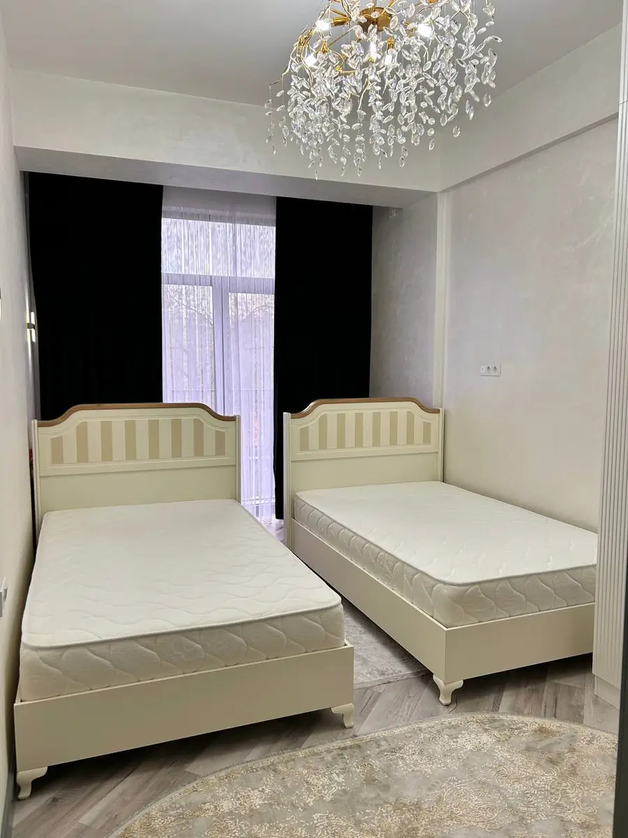 4 xonali kvartira sotiladi − 106 m²