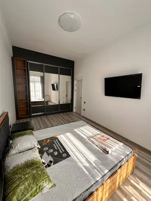 2 xonali kvartira sotiladi − 52 m²