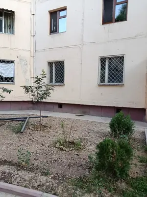 4 xonali kvartira sotiladi − 99 m²