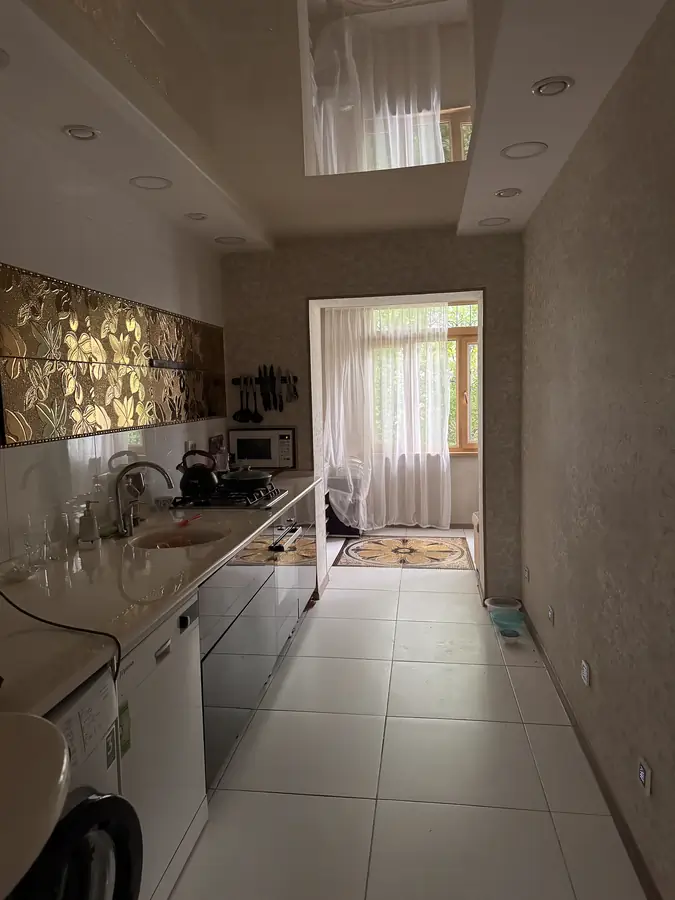 Продается 3-комнатная квартира − 72 м²