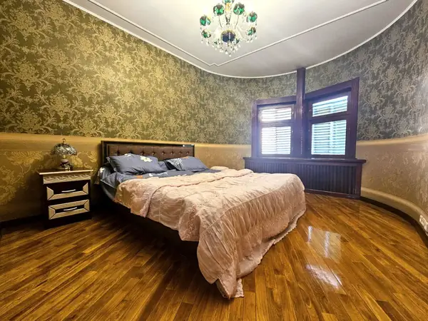 2-комнатная квартира − 82 м², 10/16 этаж