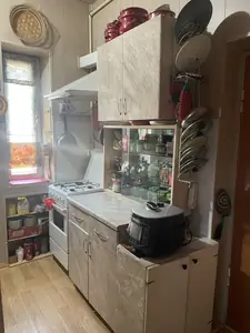 Продается 3-комнатная квартира − 46 м²