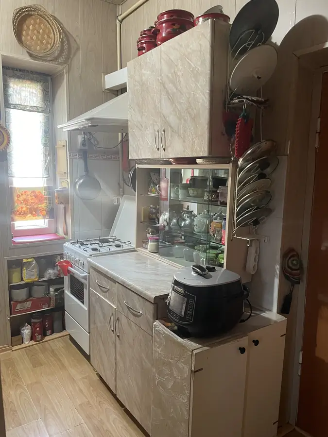 Продается 3-комнатная квартира − 46 м²