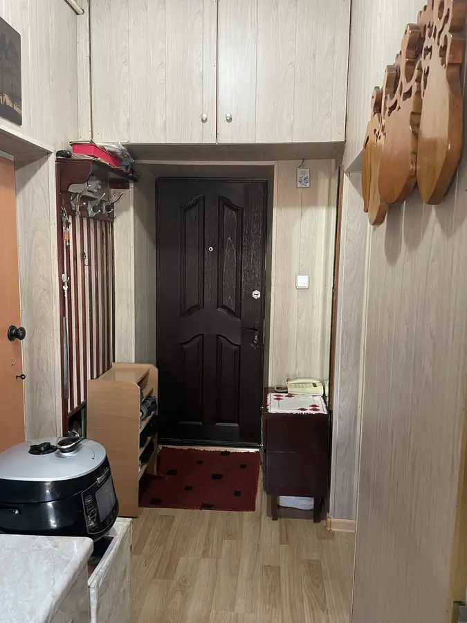 Продается 3-комнатная квартира − 46 м²