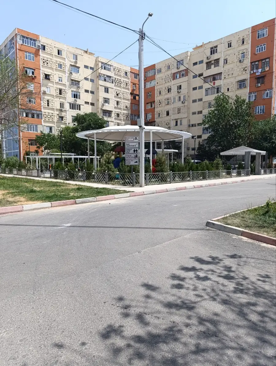 Продается 1-комнатная квартира − 42 м²