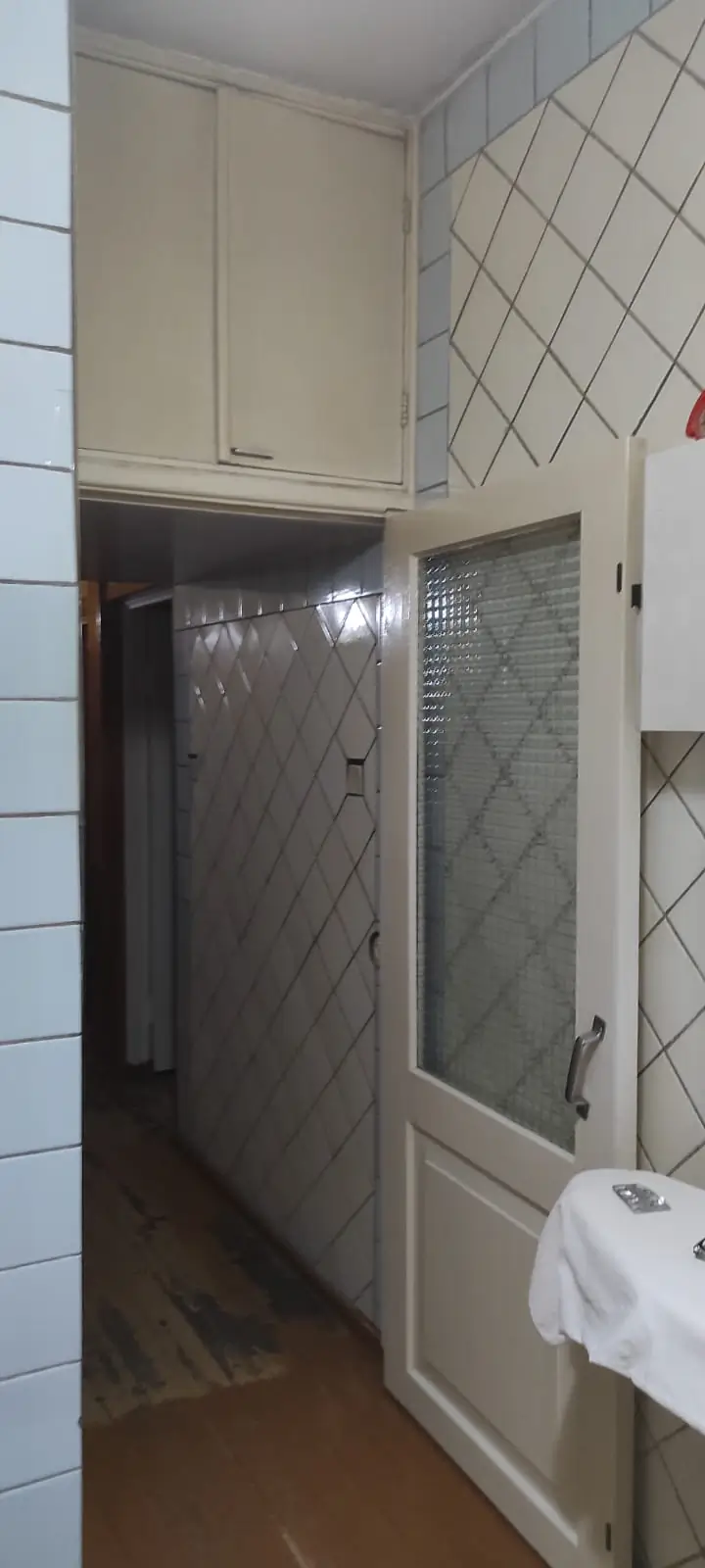 3 xonali kvartira sotiladi − 69.9 m²