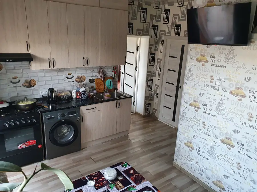 Продается 3-комнатная квартира − 45 м²