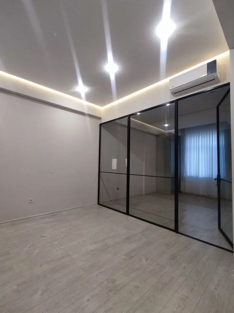 Сдается 2-комнатная квартира − 68 м²