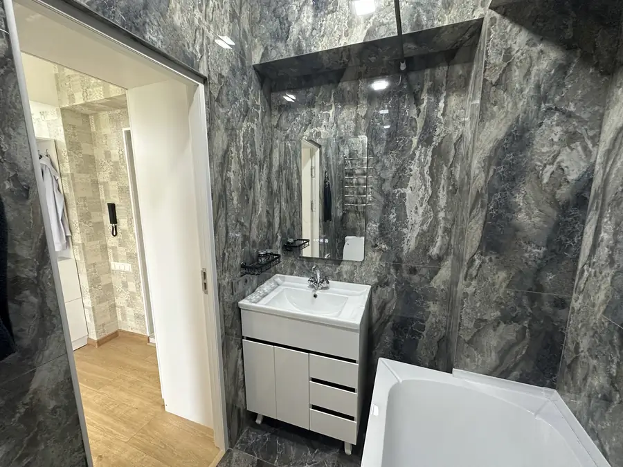 2 xonali kvartira sotiladi − 50 m²