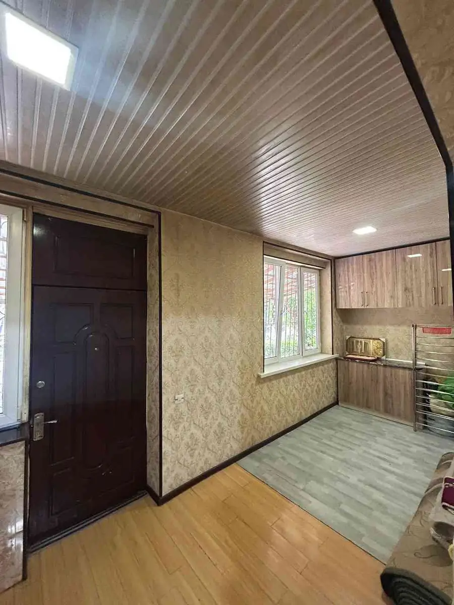 Продается 4-комнатная квартира − 92 м²